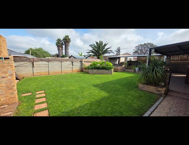 5 BEDROOM HOUSE FOR SALE IN FLORENTIA